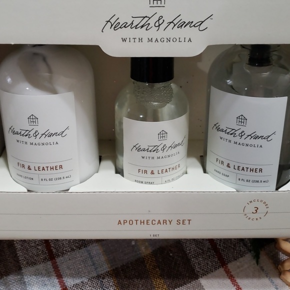 Hearth and Hand bath set - Picture 2 of 4